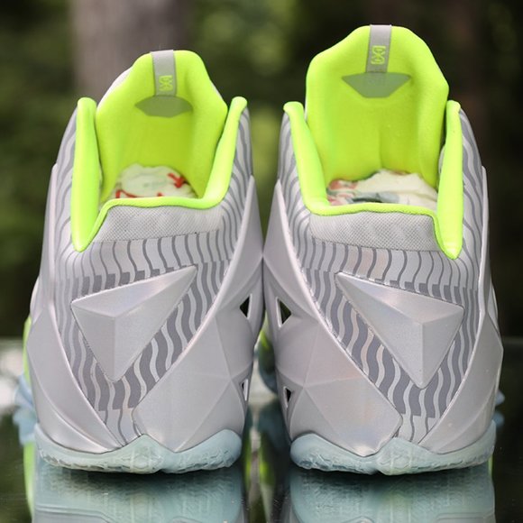 Nike LeBron 11 Maison Luster Volt - Picture 14 of 16